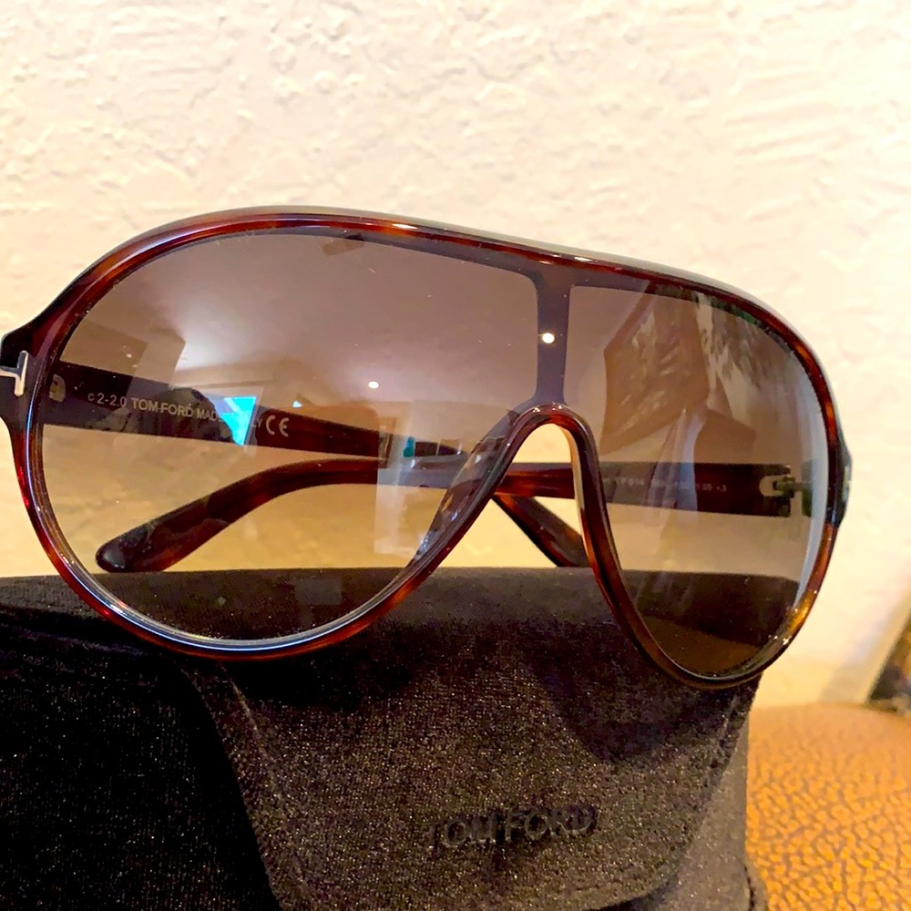 Tom Ford Italian Men’s Brenton Havana Sunglasses😎